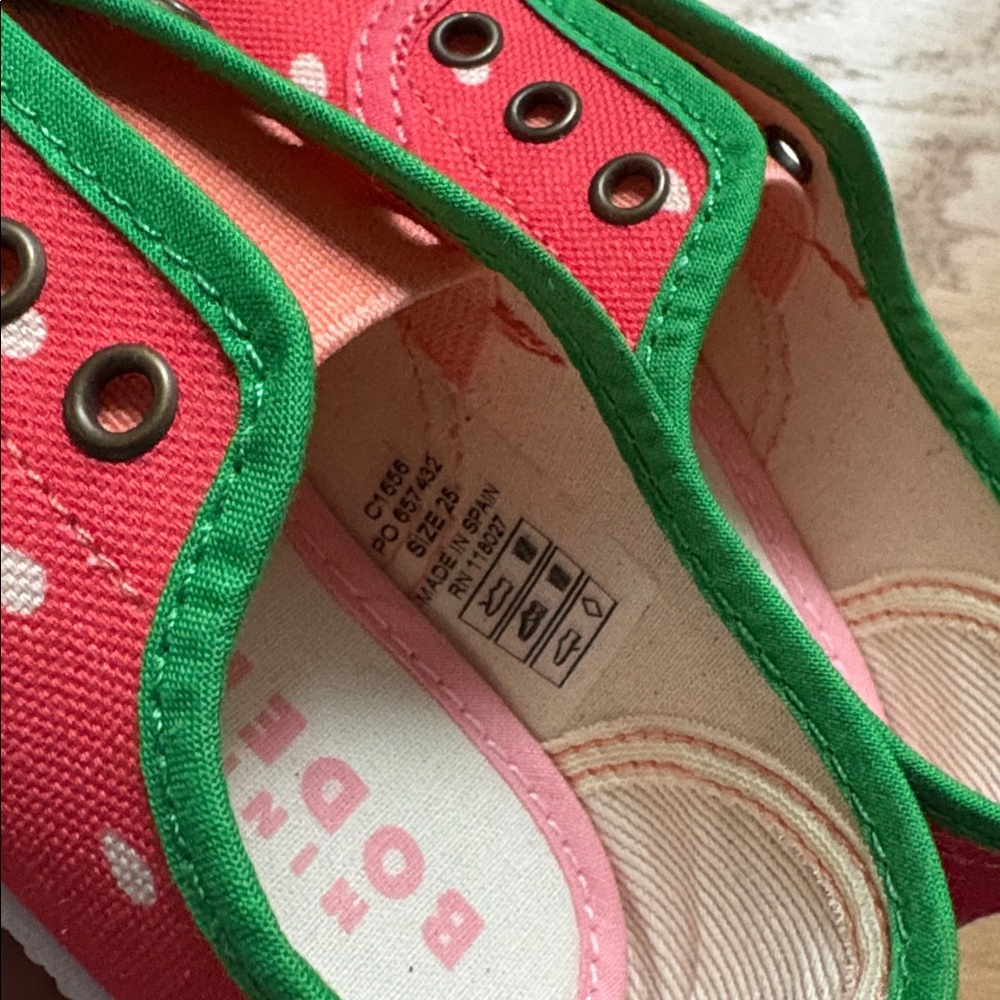 Mini Boden toddler girl strawberry shoes, NWT 25 - Picture 2 of 3